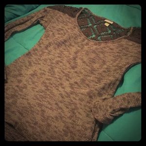 Size small light knit sweater/long leaves short
